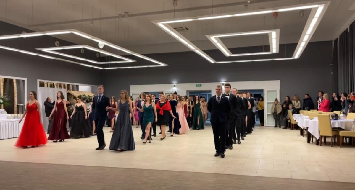 Studniówka uczniów dolnobrzeskiego 