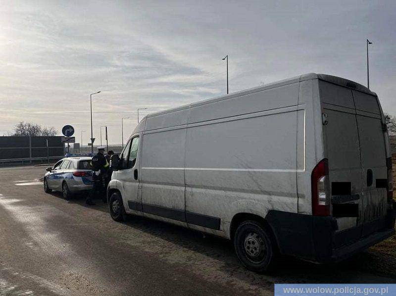 Przekroczył prędkość o ponad 50 km/h, próbował przekupić policjantów, a w efekcie trafił w ręce Straży Granicznej