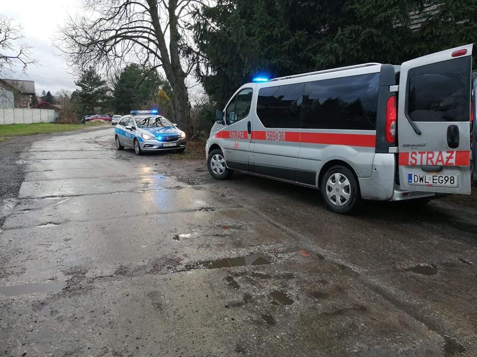 Kolejni bohaterscy strażacy pomogli rannemu mężczyźnie