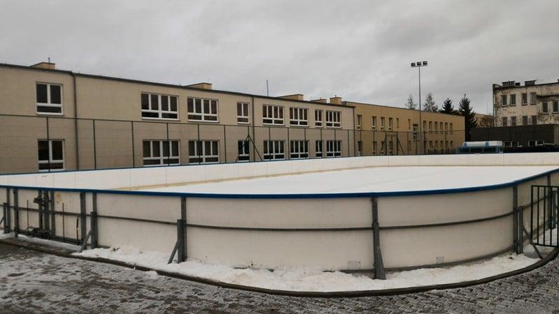Mieszkańcy czekają na otwarcie lodowiska w Brzegu Dolnym