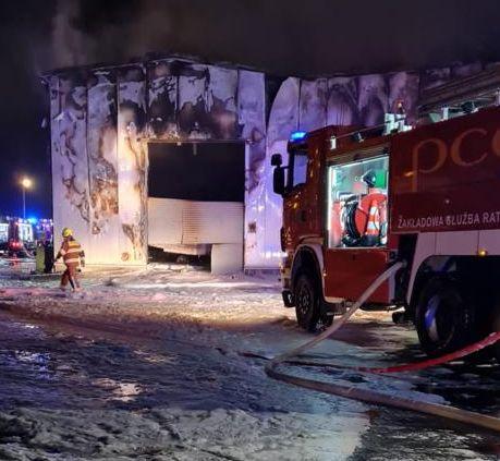 Jedna osoba poszkodowana w pożarze myjni
