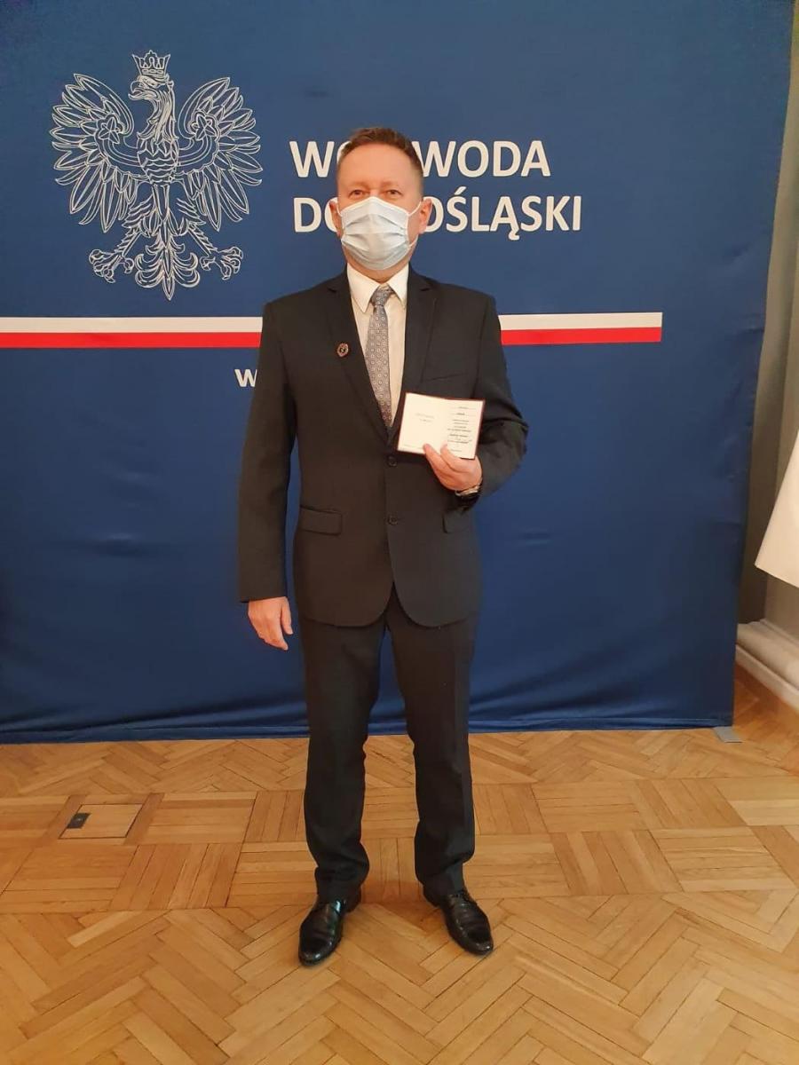 Lekarz z Wołowa odznaczony przez wojewodę