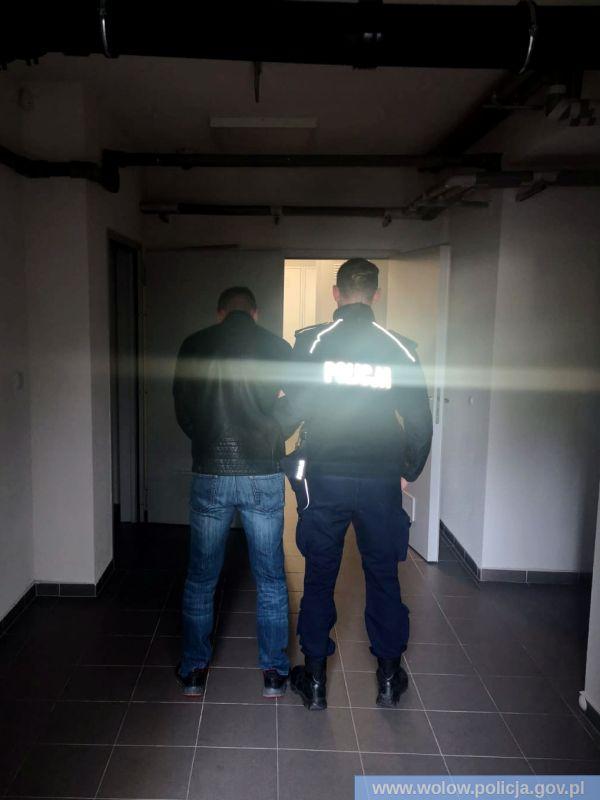 Złodziej samochodu zatrzymany na gorącym uczynku