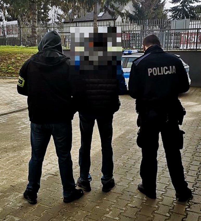 Rozbił kilka butelek na głowie kobiety