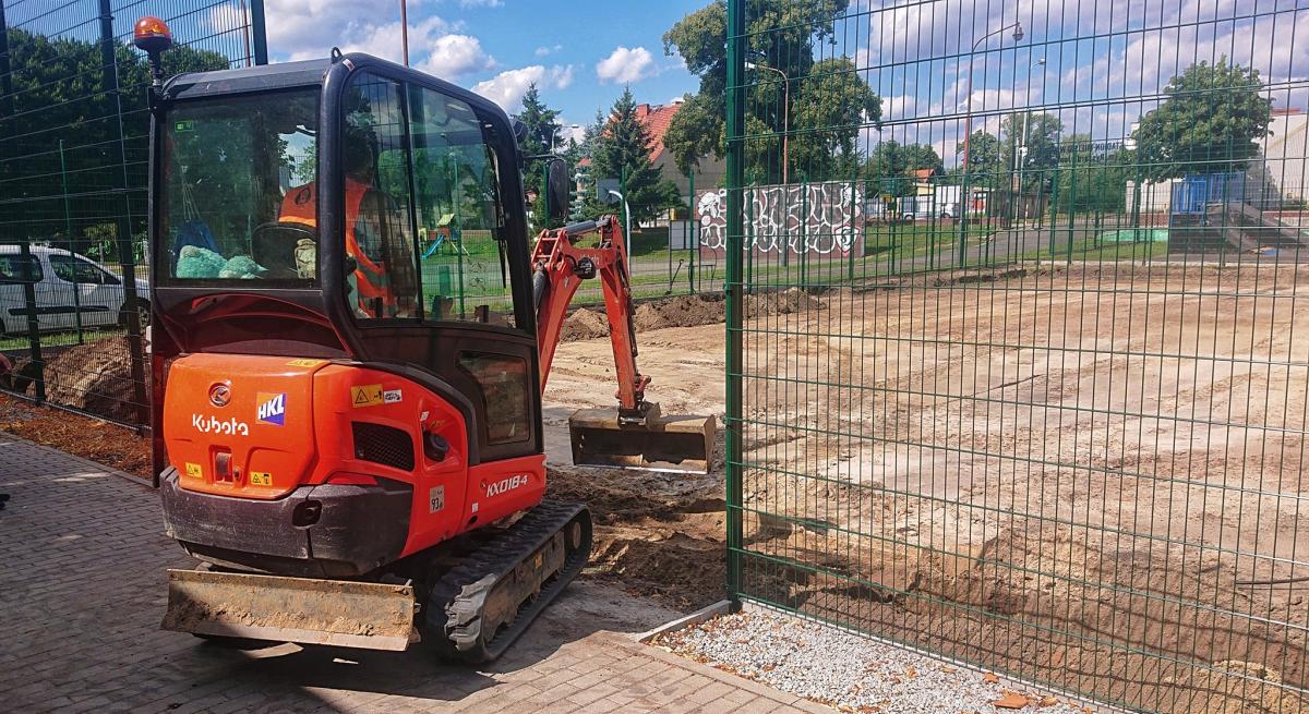 Trwa remont kortów tenisowych w Wołowie