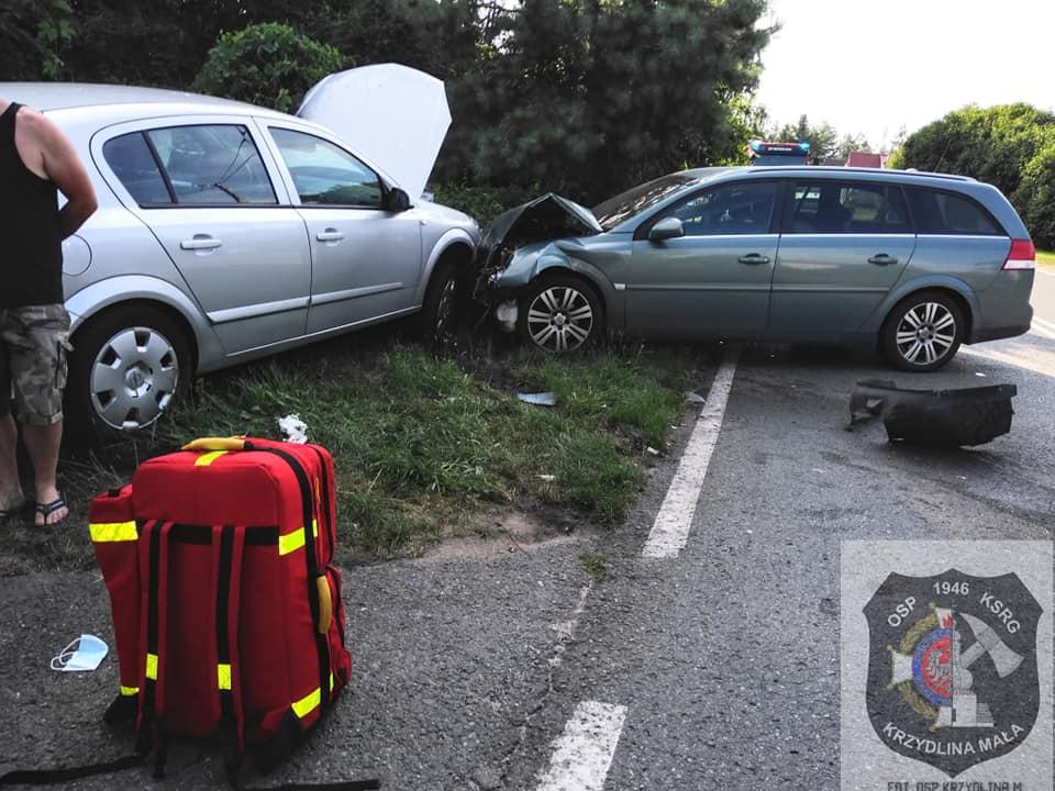 Zderzenie dwóch samochodów. Interweniowały służby