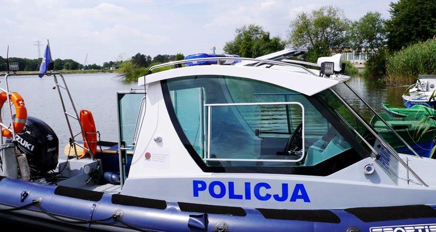 O czym należy pamiętać wypoczywając nad wodą?