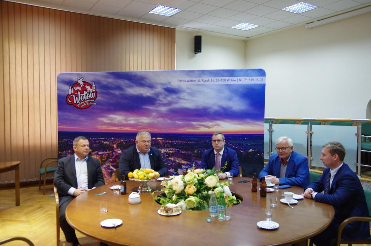 O drogach z posłem Przemysławem Czarneckim