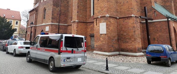 Strażacy z Wołowa dostarczyli maseczki do wszystkich parafii na terenie powiatu
