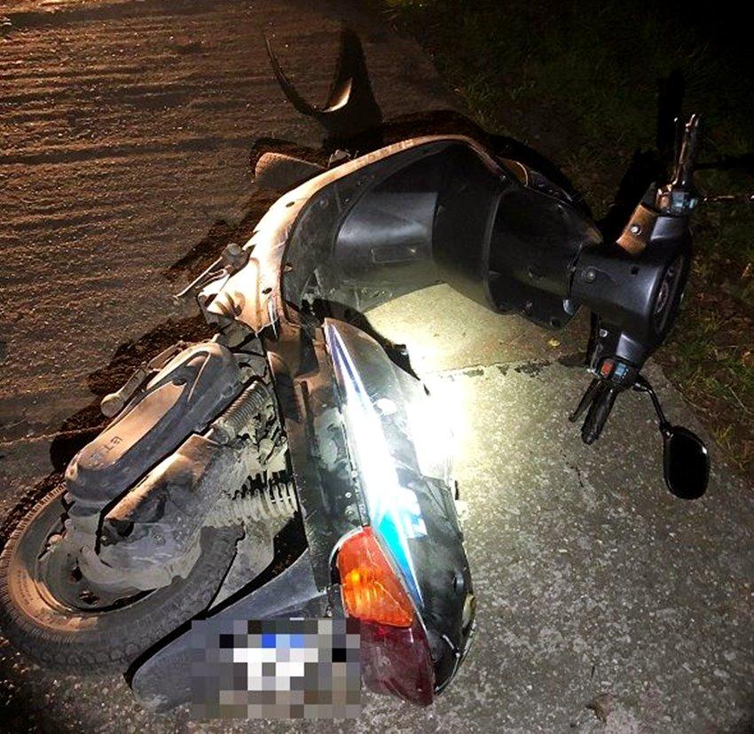 Motocyklista jechał bez kasku i był nietrzeźwy