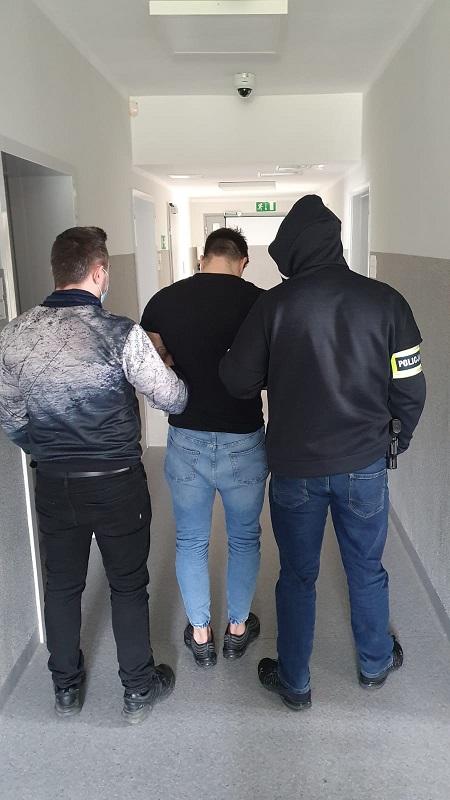 Mężczyzna poszukiwany listem gończym zatrzymany przez policję