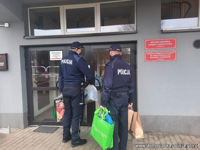 Wołowscy policjanci wsparli zbiórkę na rzecz pogorzelców