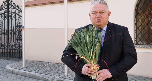 Życzenia od burmistrza z okazji Dnia Kobiet [WIDEO]