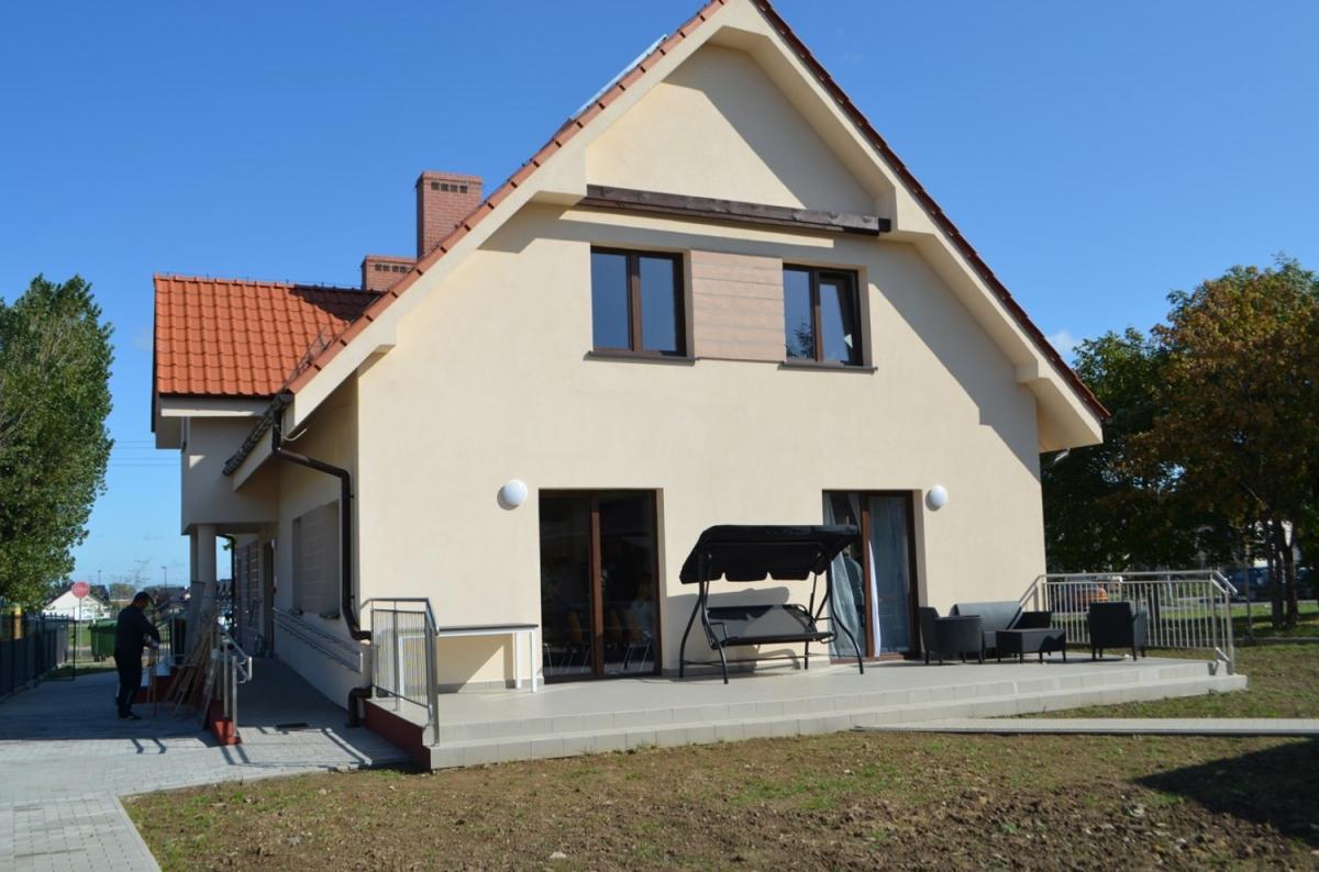Opiekuńcze skrzydła