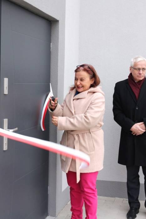 GMINA ZADŁUŻA SIĘ, ALE INWESTUJE NA „KRESKĘ”
