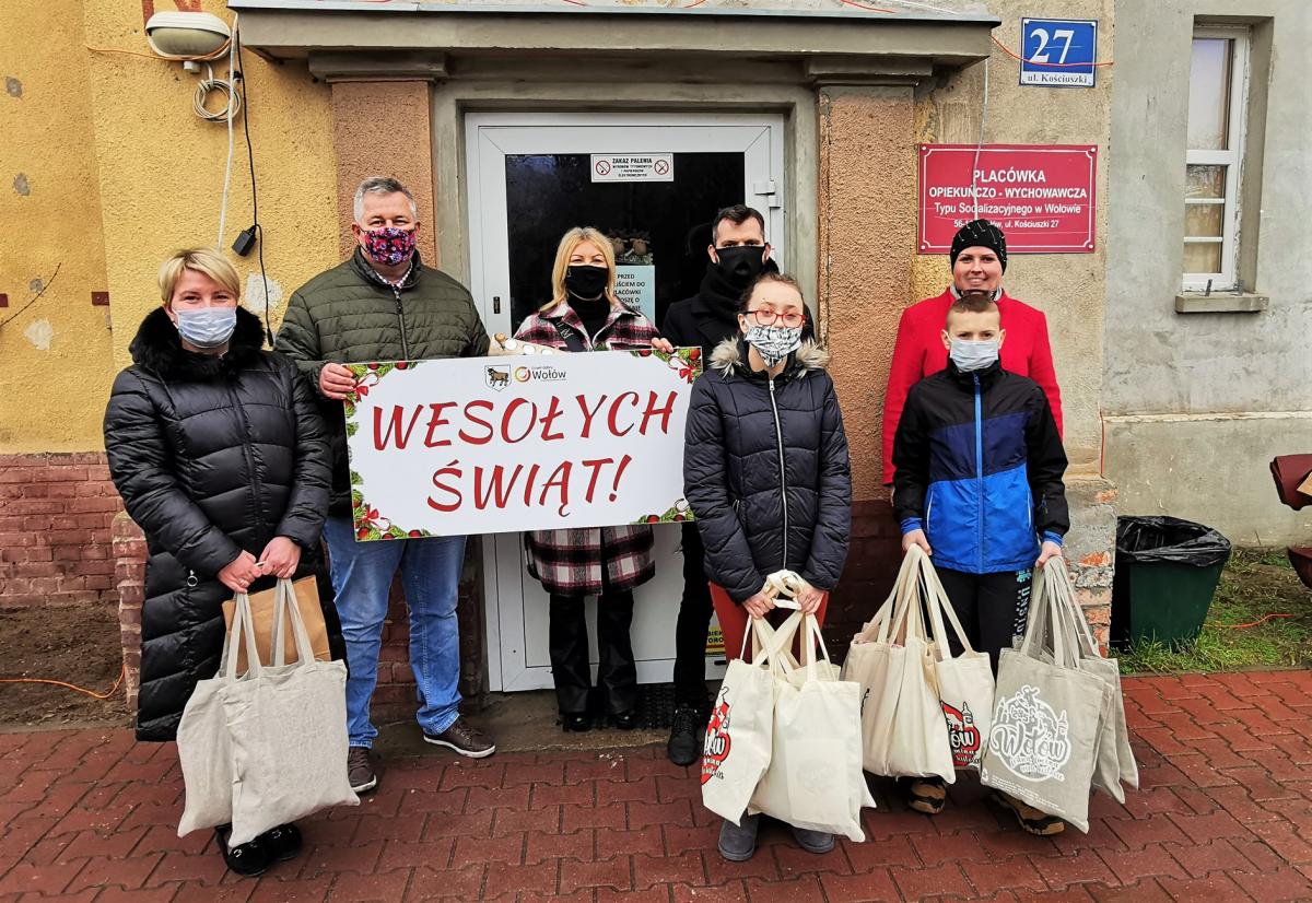 Z prezentami u podopiecznych wołowskiej placówki