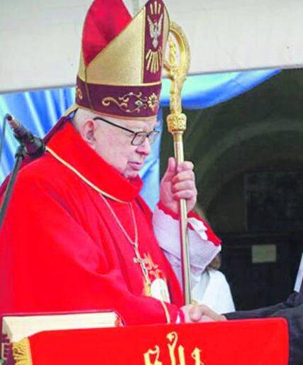 Kardynał Gulbinowicz pozbawiony insygniów biskupich przez papieża