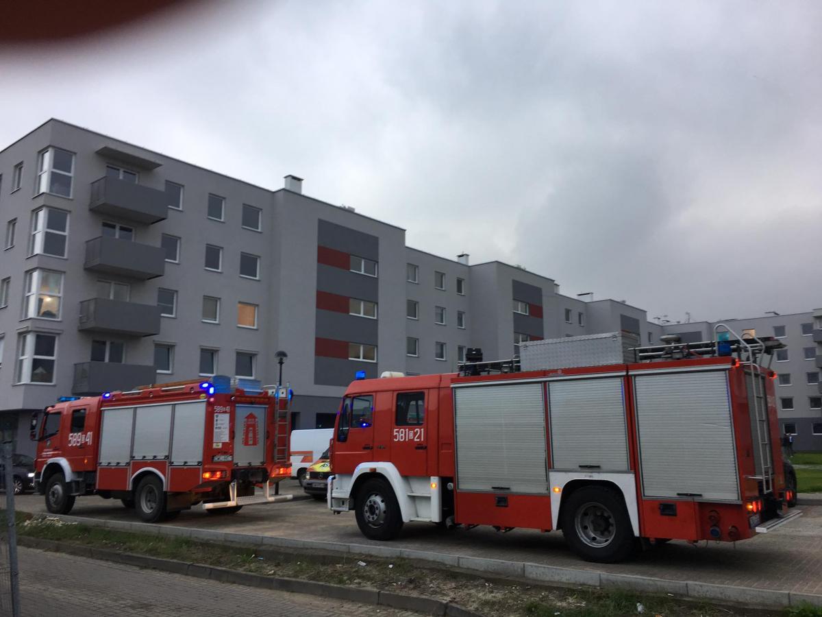 Ulatniający się gaz na osiedlu. Interweniują strażacy [WIDEO]