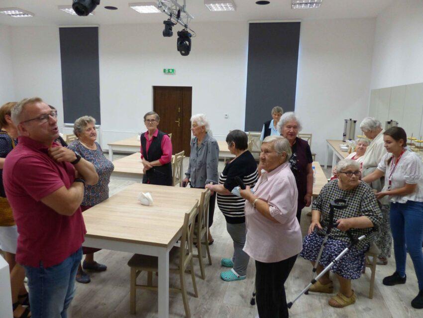 Seniorzy z wizytą w Gminnym Ośrodku Sportu, Turystyki i Rekreacji