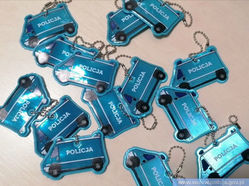 Apel wołowskiej policji: Pakując dziecku szkolną wyprawkę pamiętajmy o elementach odblaskowych