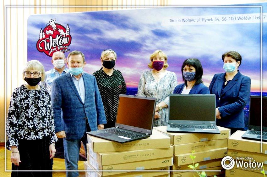 Kolejne laptopy trafiły do wołowskich szkół