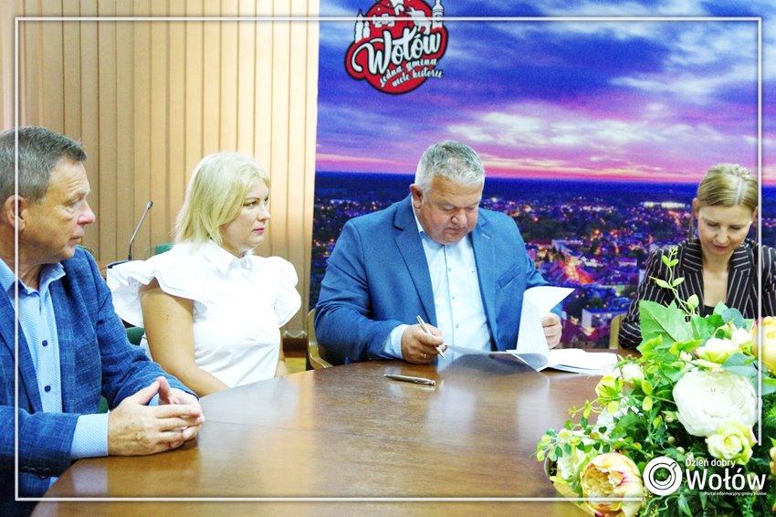 Umowa na remont drogi podpisana