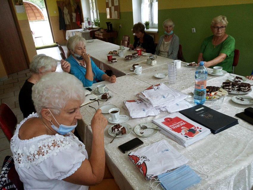 Podsumowano akcję szycia maseczek w gminie Wołów