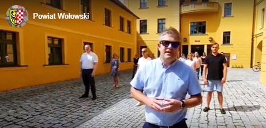 Powiatowi urzędnicy w #Gaszynchallenge [WIDEO]
