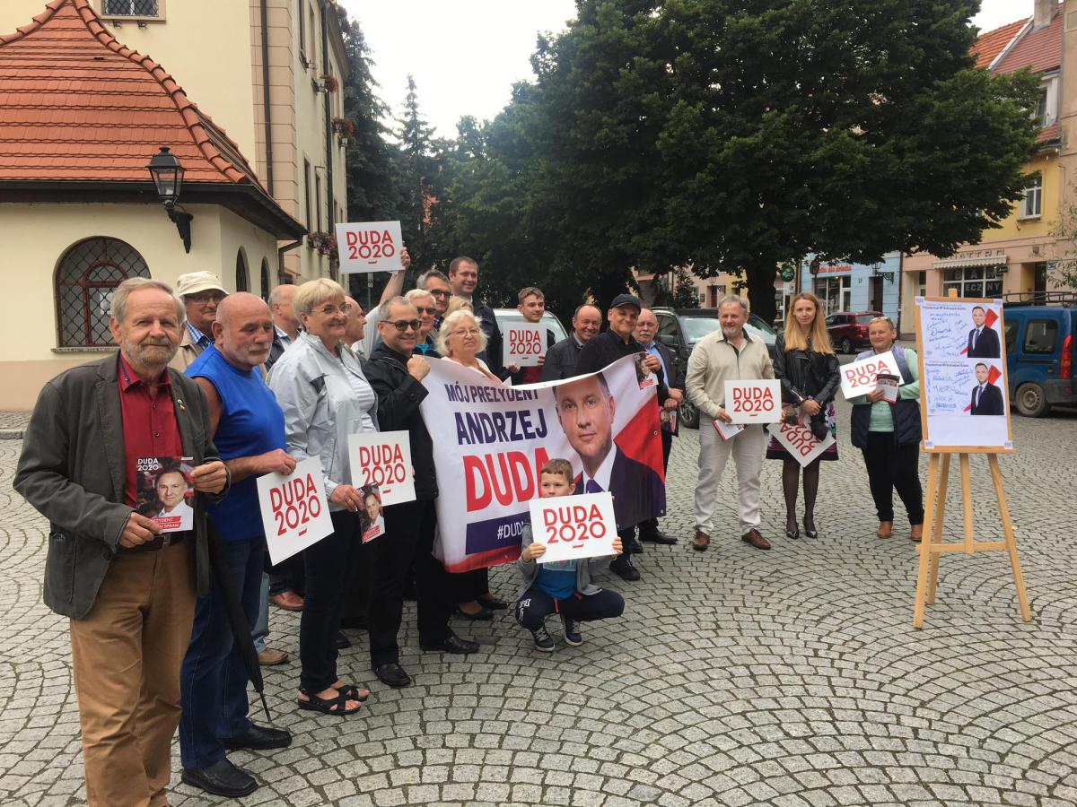 Zwolennicy PiSu spotkali się na wołowskim rynku [wideo]