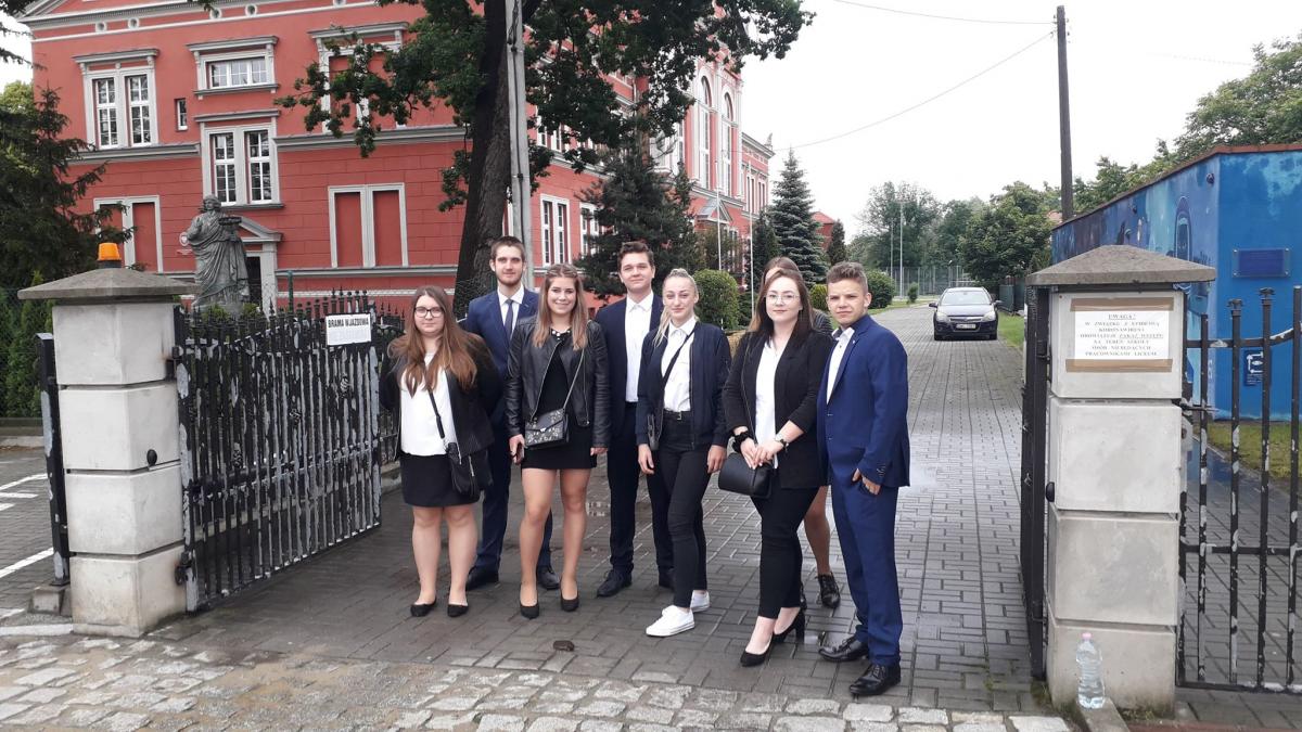 Maturzyści zaczynają egzaminy. Jak będą one wyglądać w tym roku?