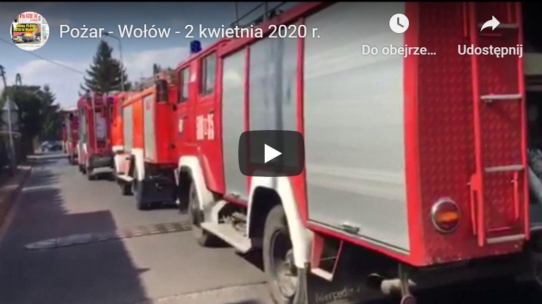 Strażacy walczą z płomieniami w Wołowie