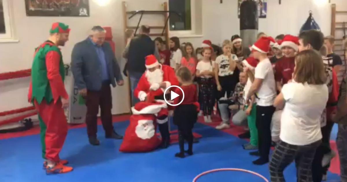 Wizyta Mikołaja w Wołowskim Klubie Bokserskim [wideo]
