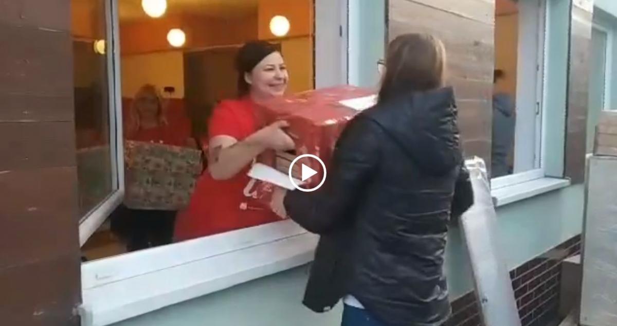 Paczki trafiają już do potrzebujących [wideo]
