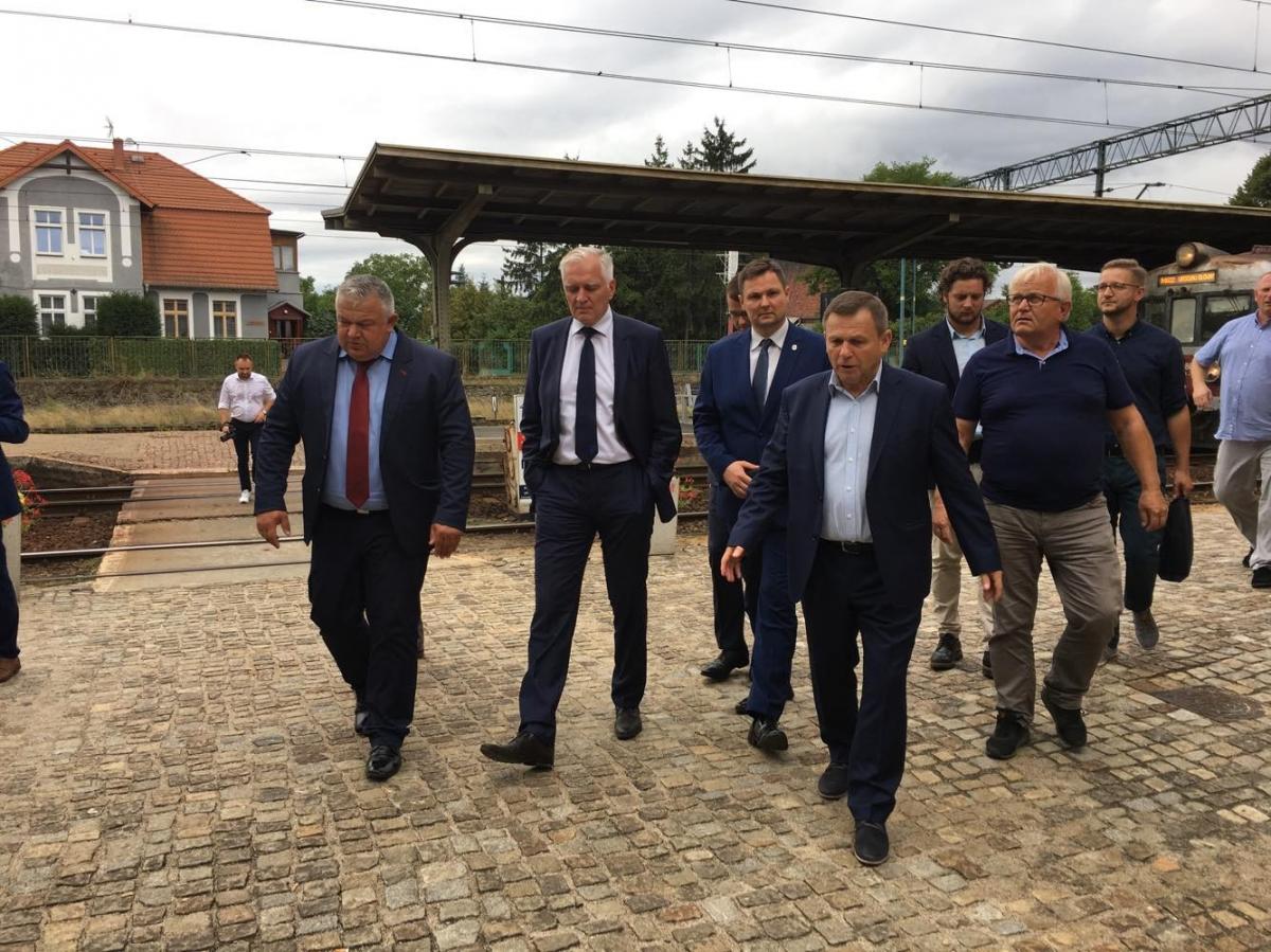Wicepremier na spotkaniu z burmistrzem i radnymi Wołowa