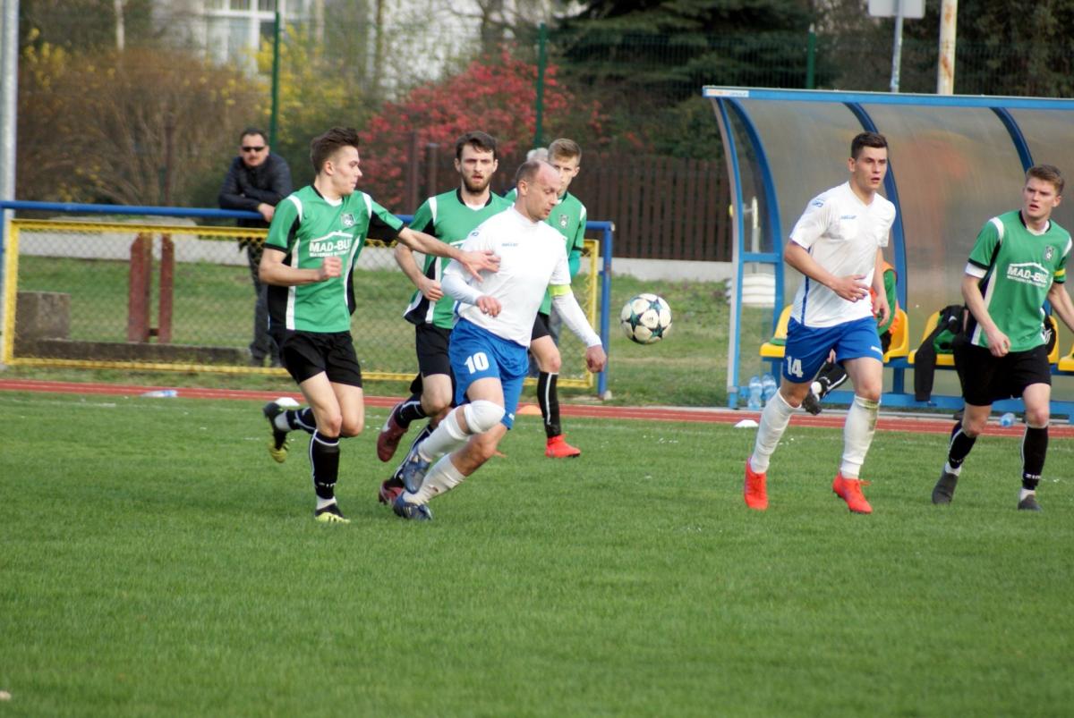 Piłka nożna 4.liga. Zespoły zacięcie walczą o rankingowe punkty