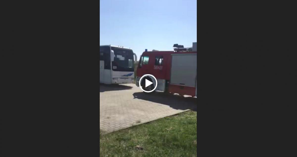 Na stacji benzynowej palił się autobus