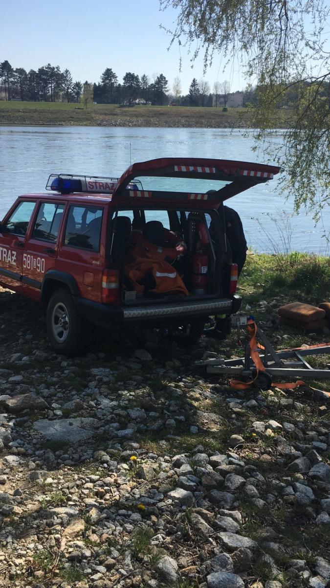 Szukają topielca - akcja strażaków w gminie Brzeg Dolny