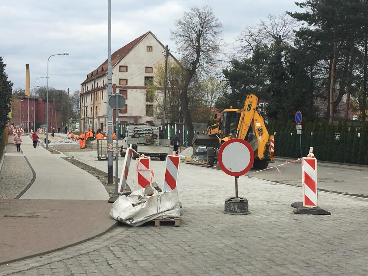 Ul. Przechodnia wciąż nieprzejezdna, ale remont powoli się kończy