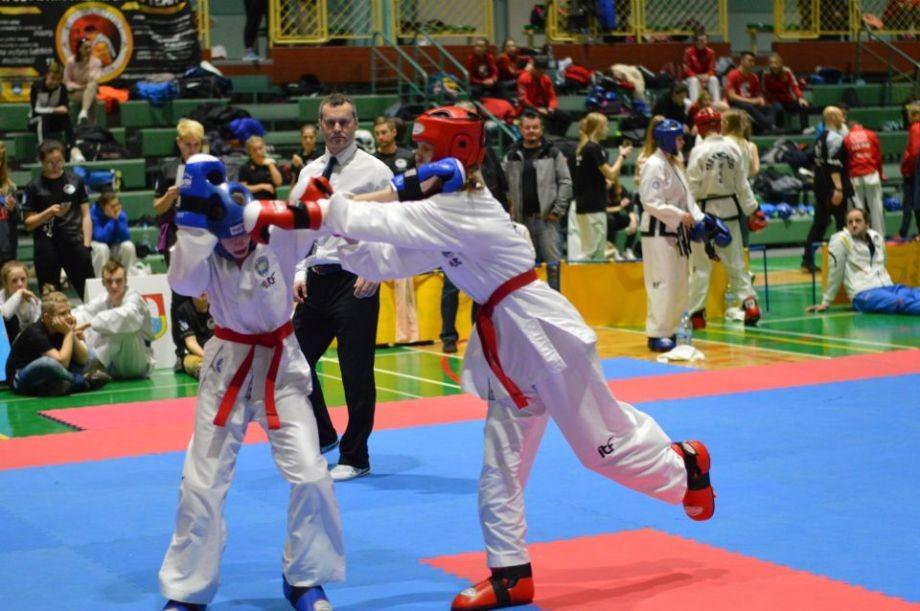 Sportowcy z klubu Avasatare walcząc promują Brzeg Dolny