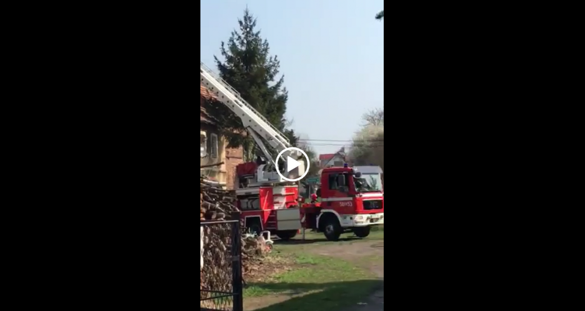 Pożar w Zagórzycach. Strażacy musieli użyć podnośnika