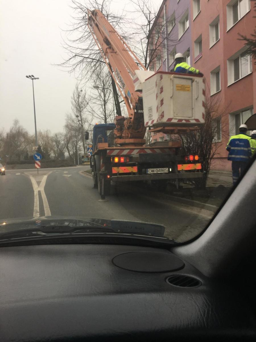 Utrudnienia w ruchu przy ul. Korzeniowskiego w Wołowie