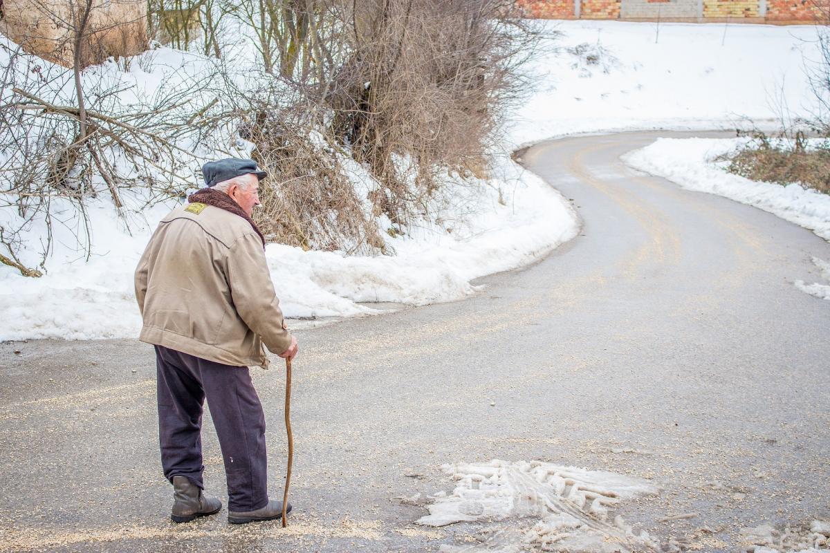 Policja apeluje - nie bądźmy obojętni! Z powodu wychłodzenia zmarło już 10 osób.