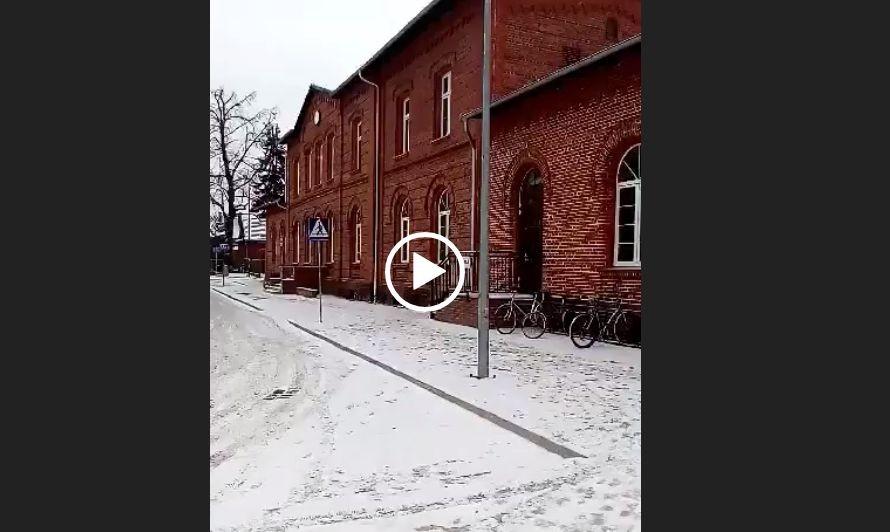 W zimowej scenerii zwiedziliśmy dworzec PKP w Wołowie