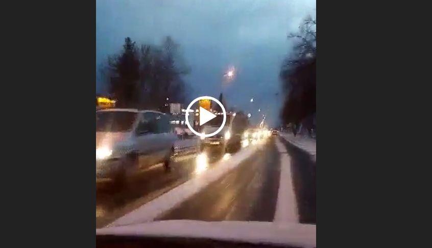 Kierowcy uważajcie na drogach! Jest ślisko.