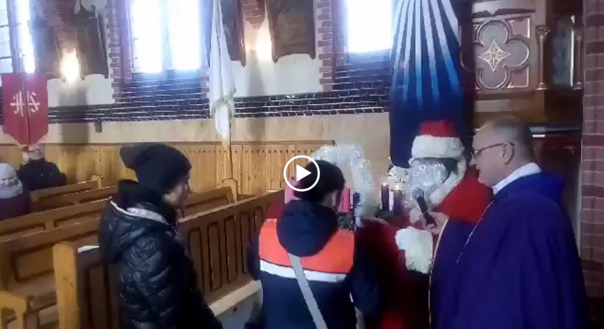 Święty Mikołaj odwiedził kościół w Radeczu - wideo