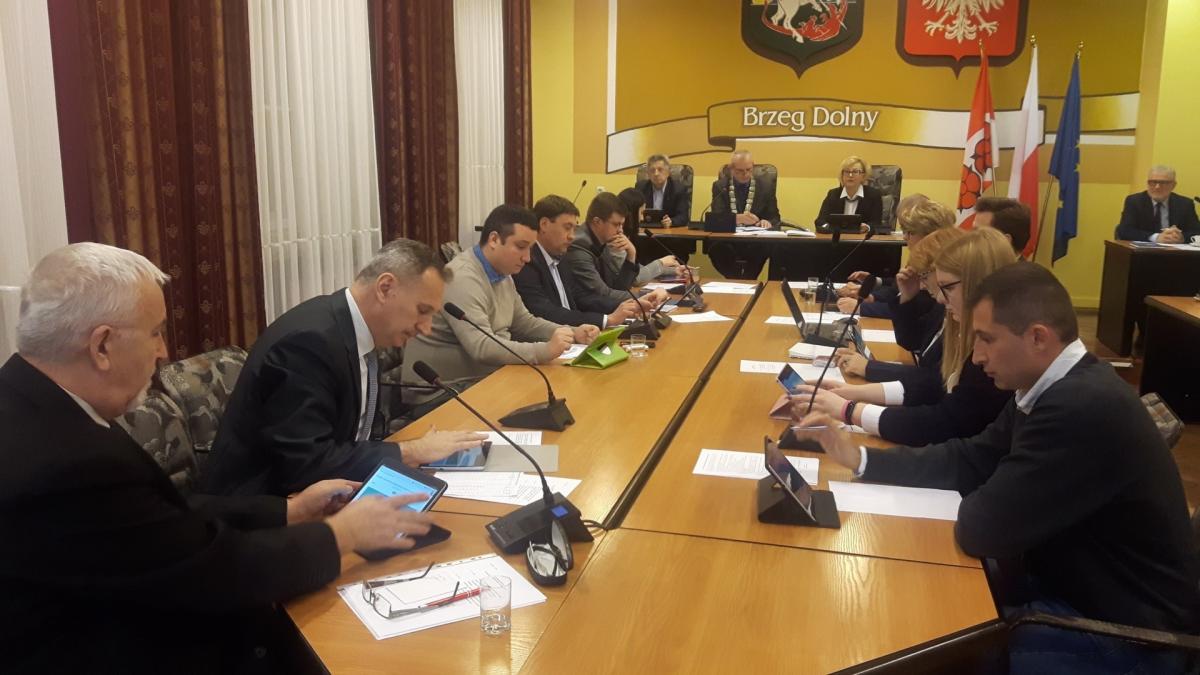 Sesja Rady Miejskiej w Brzegu Dolnym. Wybór wiceprzewodniczących