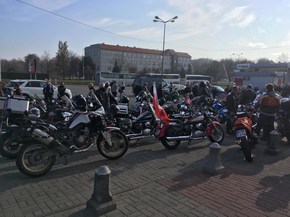 Zbiórka motocyklistów z okazji Święta Niepodległości - wideo
