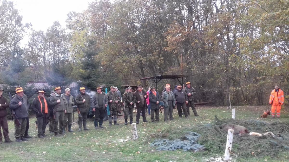 Zbiórka myśliwych po polowaniu - Hubertowiny Koła Łowieckiego w Brzegu Dolnym