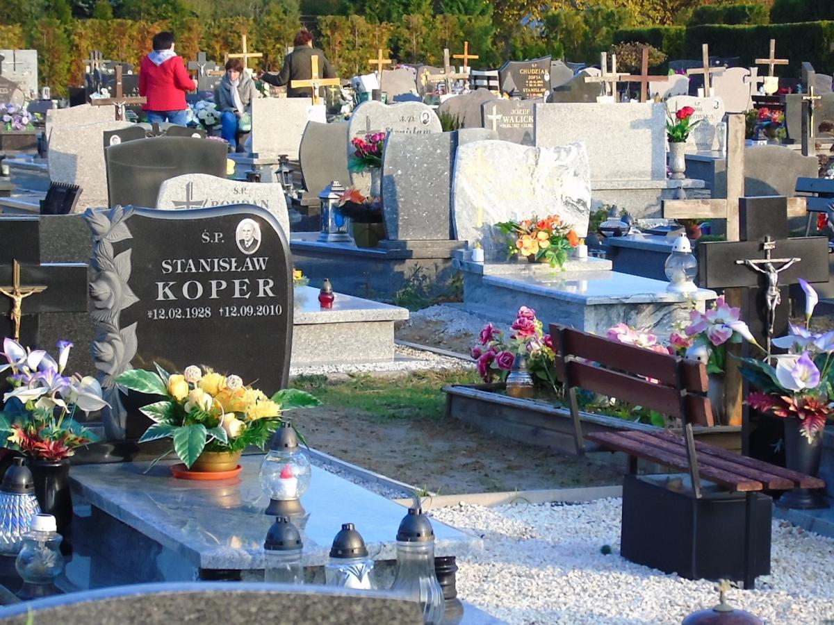 Gdzie zaparkujemy przy cmentarzu w Brzegu Dolnym?