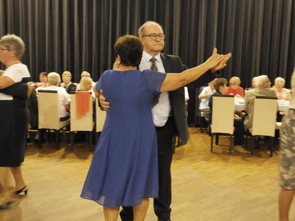 Seniorzy bawili się w Wołowie - wideo
